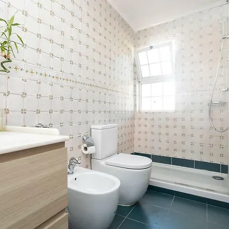 Spacious In Rato With Terrace Lissabon