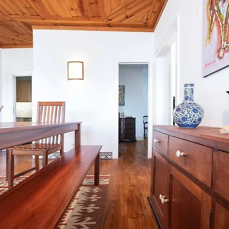 Spacious In Rato With Terrace Apartamento