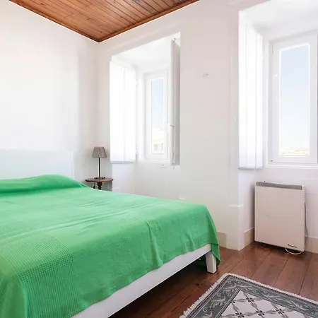 Spacious In Rato With Terrace Apartment Lissabon