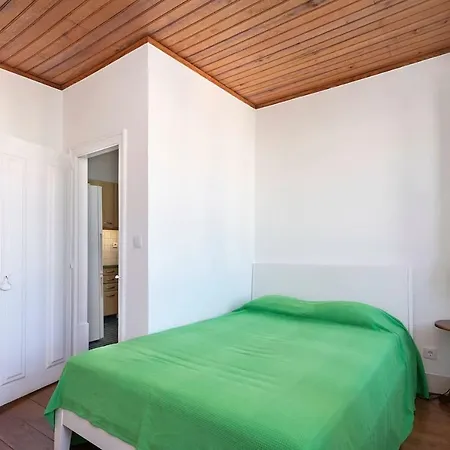 Spacious In Rato With Terrace * Lisboa